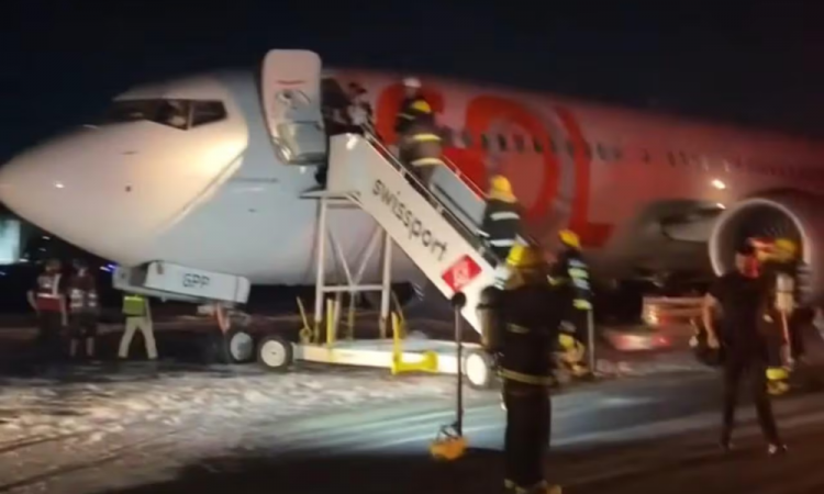 avião da gol colide com viatura no aeroporto do Galeão