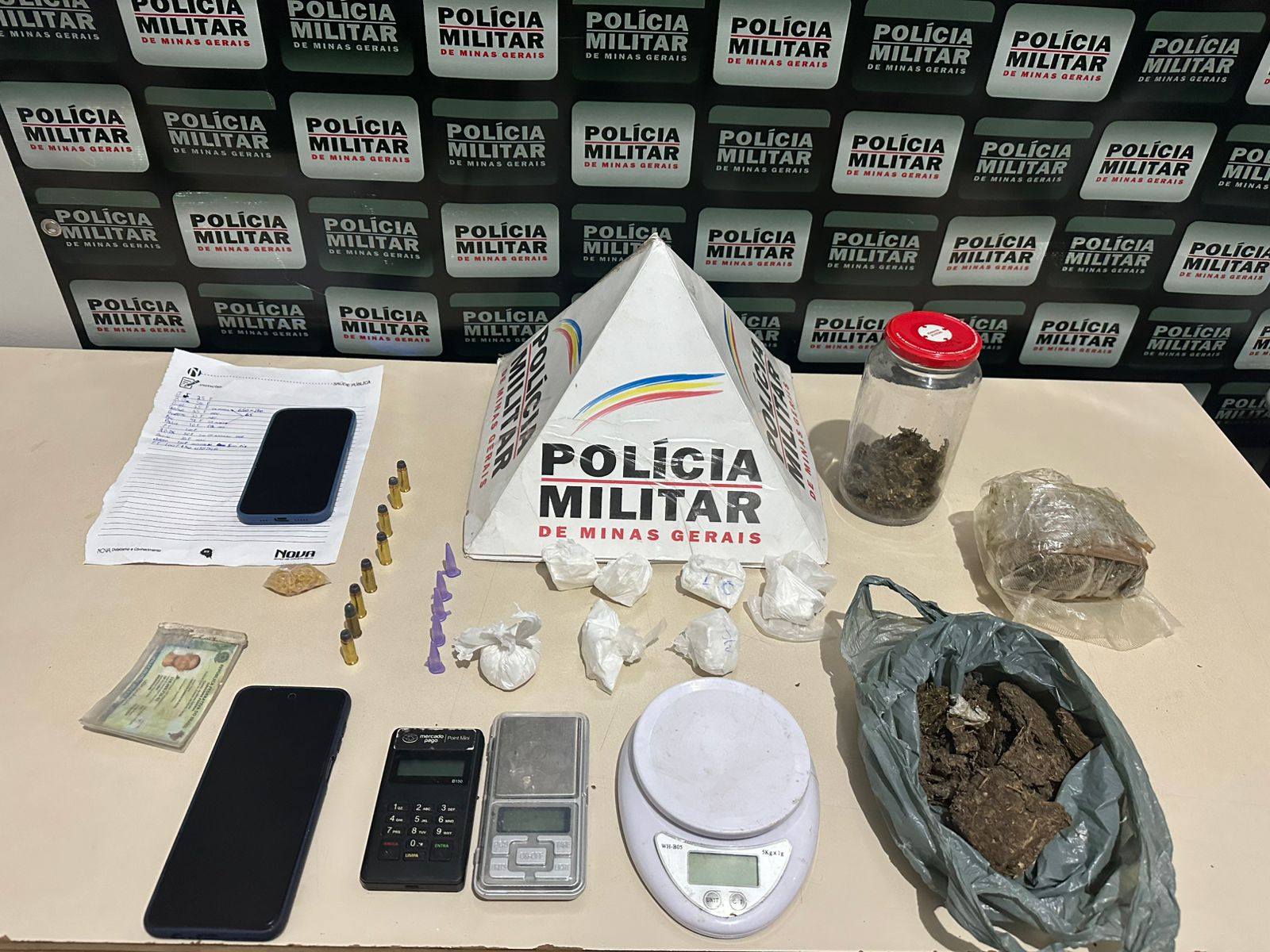 Suspeito é preso em Bocaiuva por tráfico de drogas e posse ilegal de munições durante operação da Polícia Militar