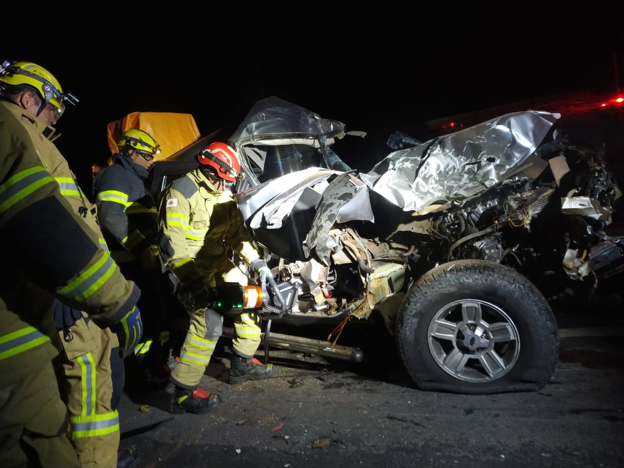 Pai e filho morrem em acidente na BR-135, entre Montes Claros e Bocaiuva