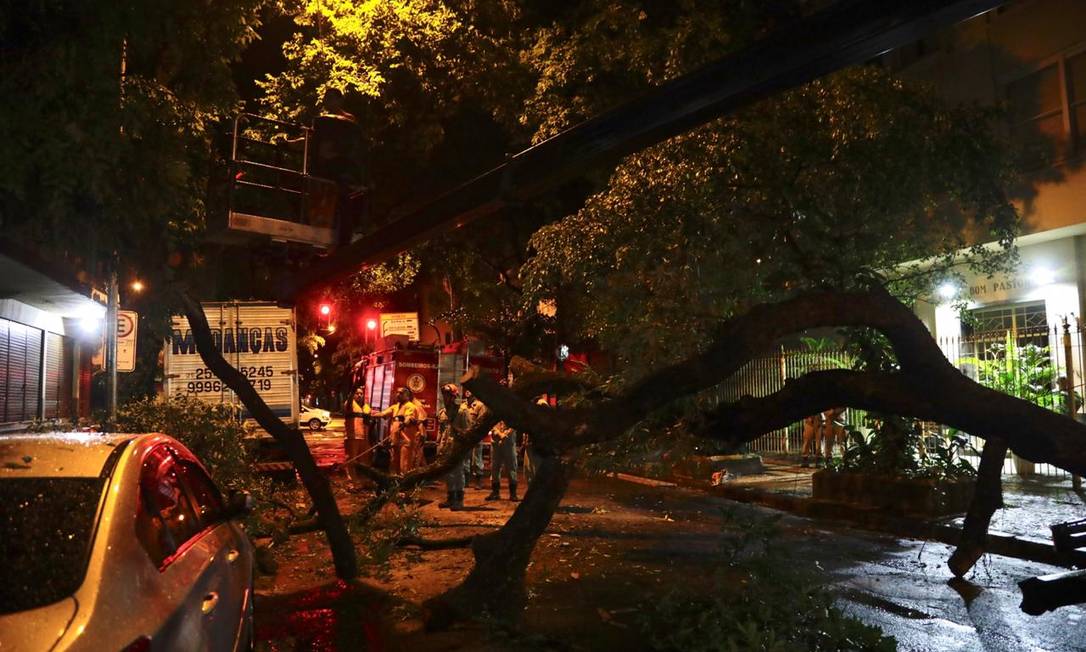 Temporal deixa mortos no Rio de Janeiro e expõe infraestrutura precária