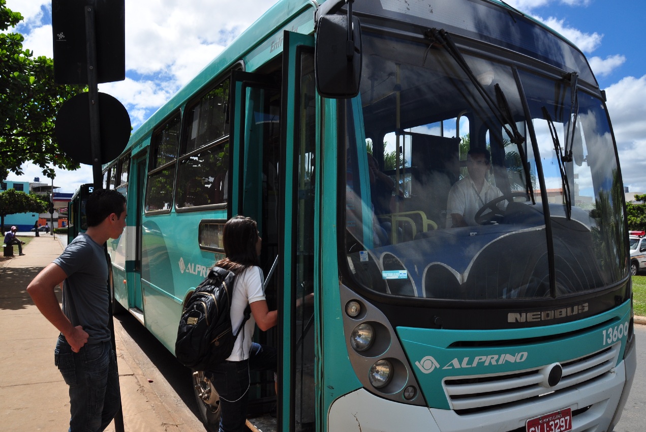 Prefeitura compra mais 60 ônibus para repassar às empresas de lotação
