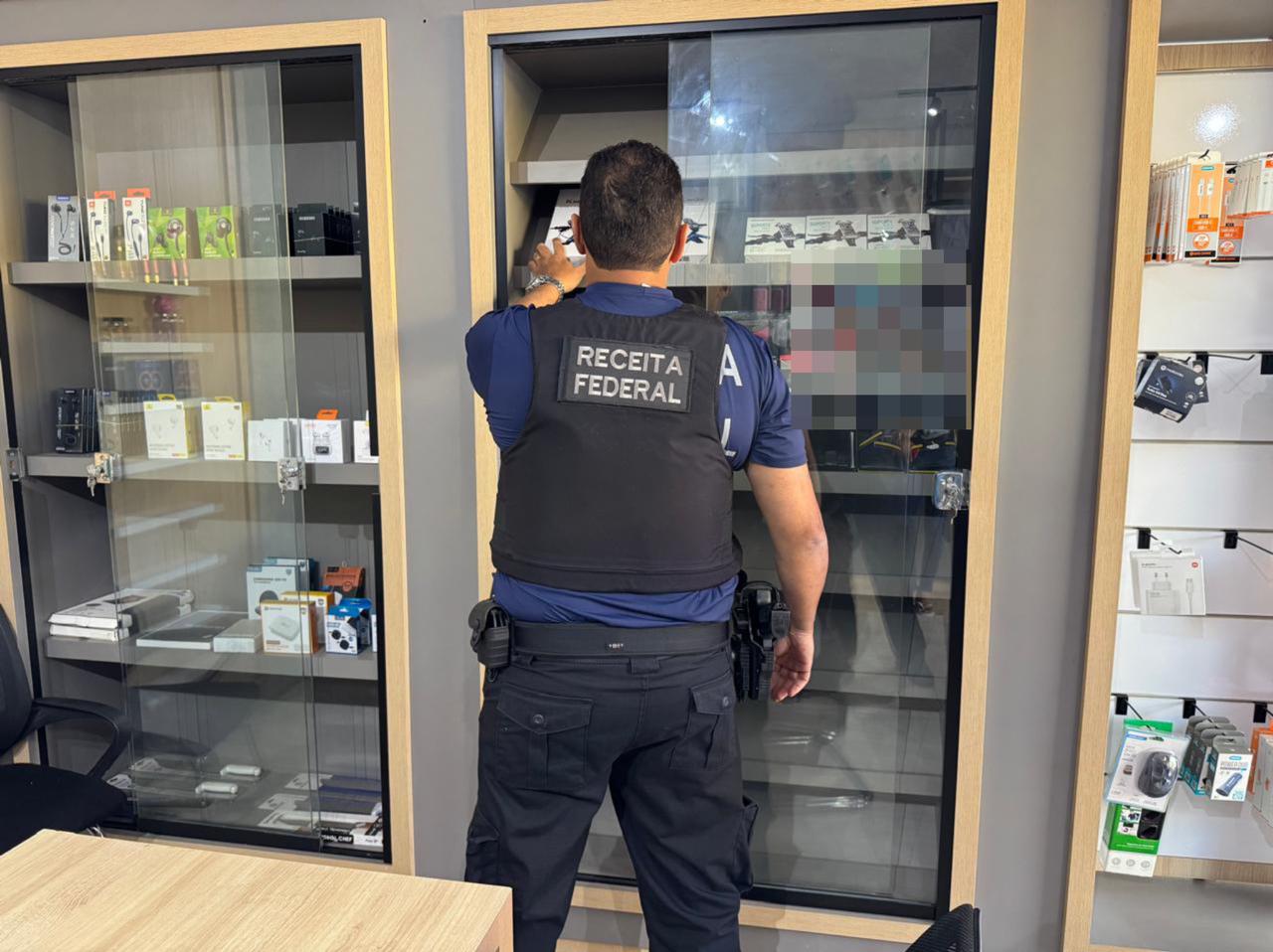Receita Federal apreende R$ 500 mil em mercadorias ilegais durante operação em Bocaiuva