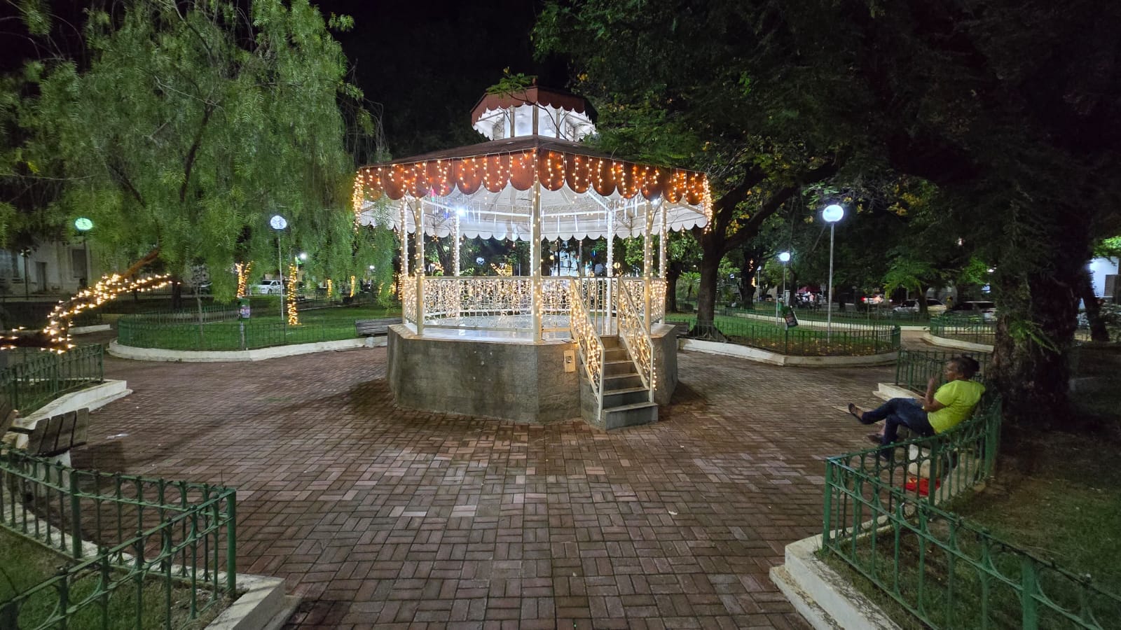 Decoração de Natal em Montes Claros se destaca pela qualidade e capricho