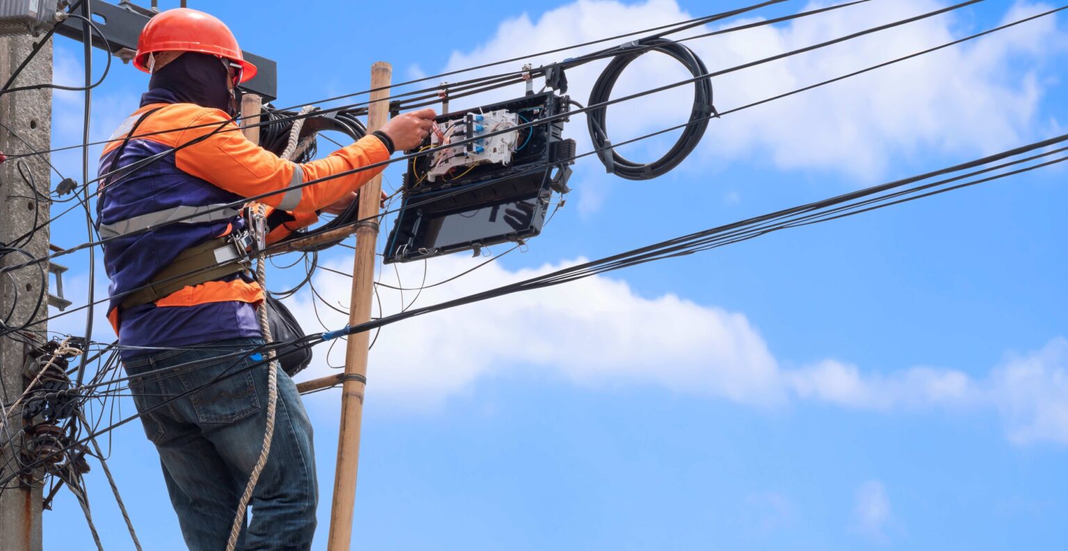 Falhas no fornecimento da energia elétrica pode ter diversas causas, uma delas são acidentes