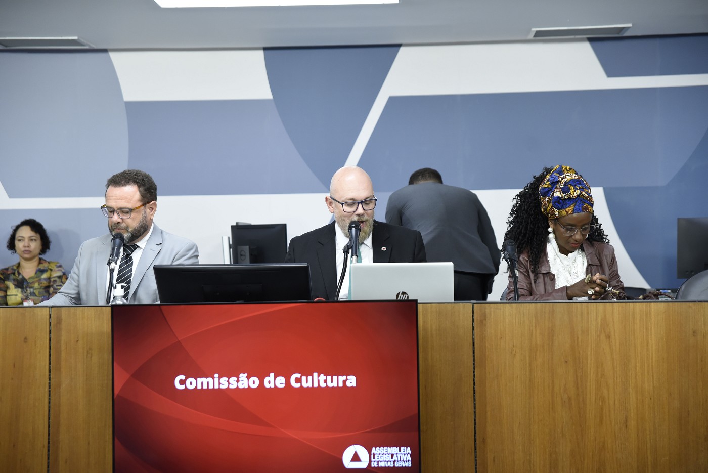 Integrada por cerca de 1,5 mil homens, a Coluna percorreu, em dois anos e meio, 25 mil quilômetros em treze estados do Brasil, incluindo o Norte e Noroeste de Minas Gerais. Reivindicavam, entre outros pontos, a implementação do voto secreto, a defesa do ensino público e a obrigatoriedade do ensino secundário para toda a população.