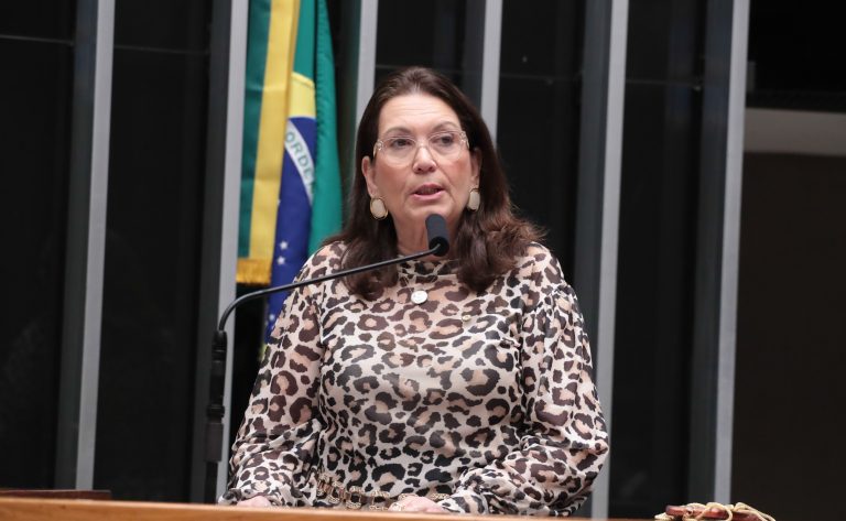 Aposentadoria já prevista na Constituição, nova proposta ajusta a regulamentação da lei.