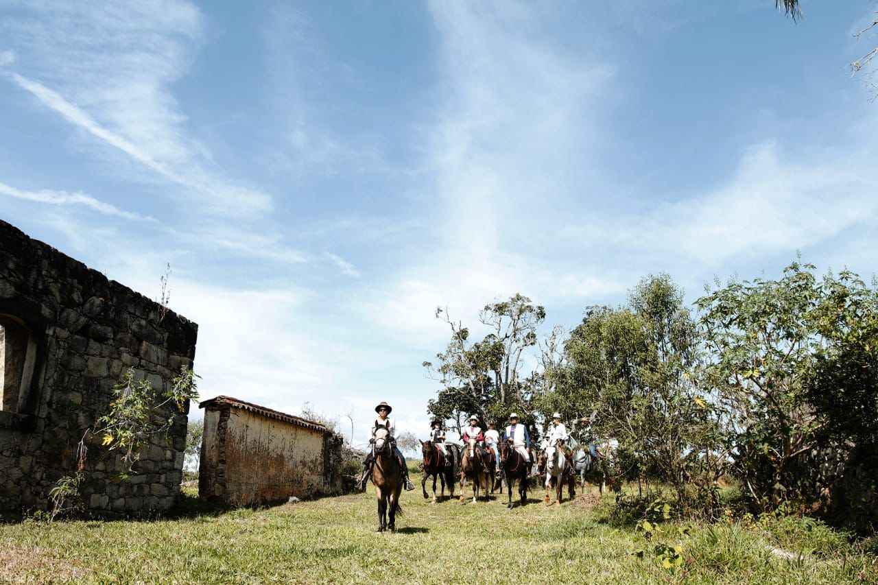 Montes Claros recebeu, entre os dias 14 e 16 de maio, a Cavalgada Temática – Rota Raízes do Sertão, evento que marcou a valorização da cultura rural e da tradição do cavalo Mangalarga Marchador no Norte de Minas.