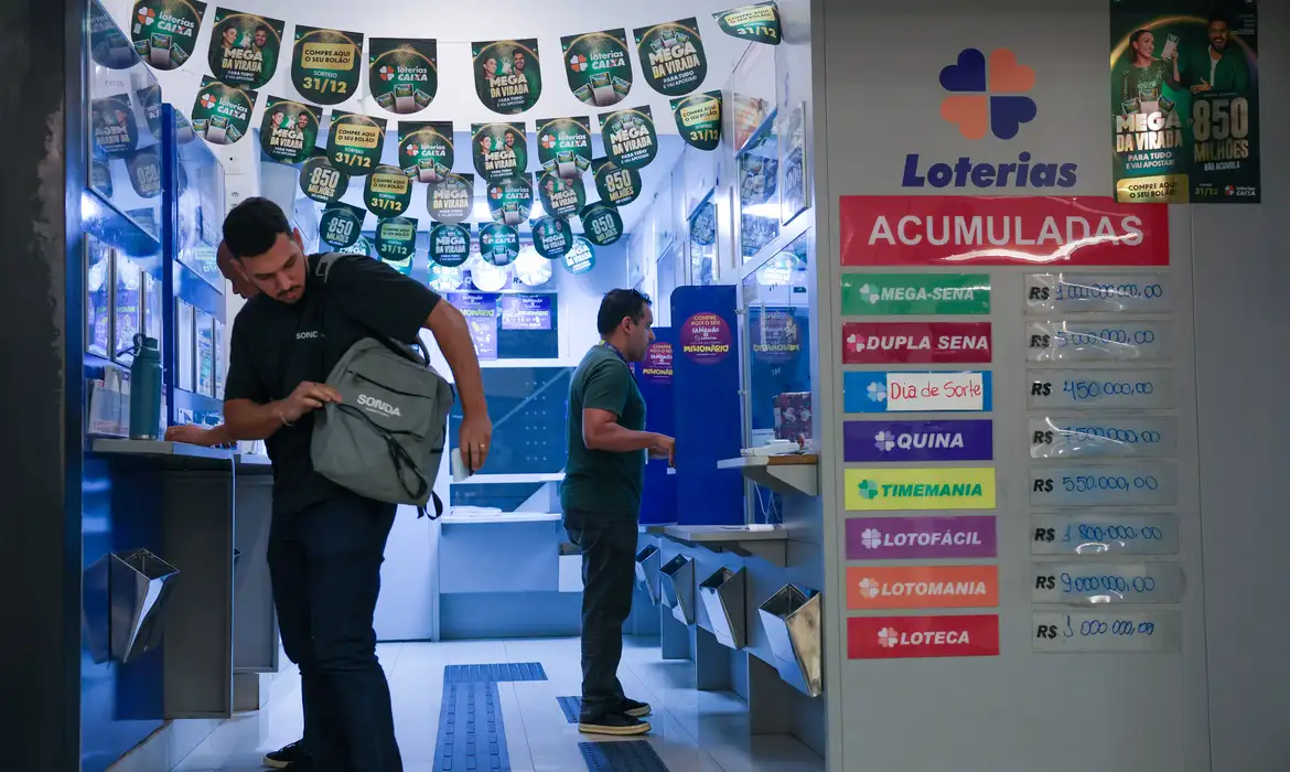 Apostas para o concurso especial de 30 anos da Mega-Sena começam neste domingo com prêmio estimado em R$ 200 milhões.