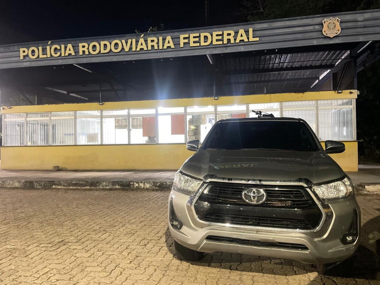 PRF recupera camionete furtada em ação realizada em Montes Claros, MG