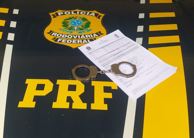 motorista parado em fiscalização de rotina foi preso por causa de atraso em pensão alimentícia