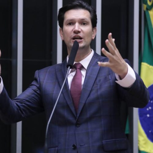 O deputado Gilson Marques discursa na Tribuna da Câmara (créditos: foto deVinicius Loures/Câmara dos Deputados).