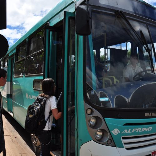 Prefeitura compra mais 60 ônibus para repassar às empresas de lotação