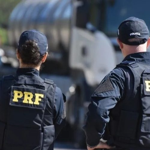 PRF flagra transporte ilegal, motoristas bêbados, prende foragido e recupera motos