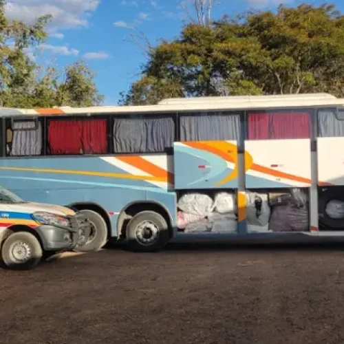 Contrabando de calçados é apreeendido em ônibus de sacoleiros