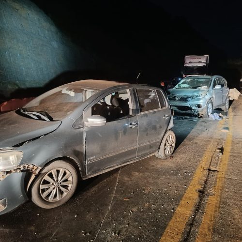 Acidente envolvendo nove veículos deixa feridos e provoca congestiomanto monstro na Serra de Bocaiuva