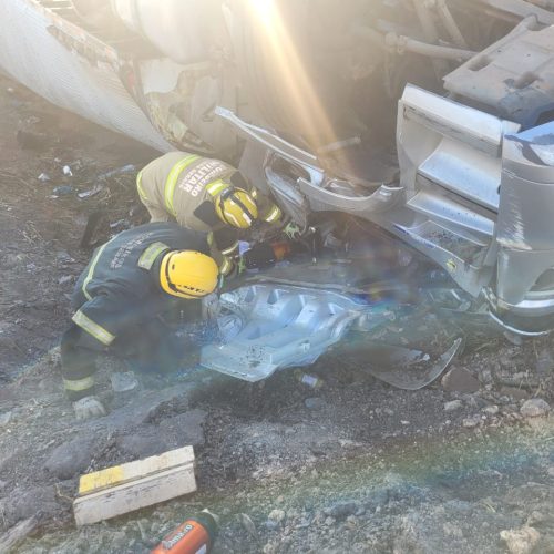 Motorista morre preso às ferragens após tombamento de carreta na BR-251, próximo a Riacho dos Machados
