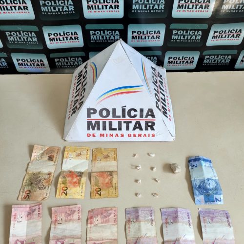 Homem com mandado de prisão é preso com drogas e dinheiro no bairro Zumbi, em Bocaiuva