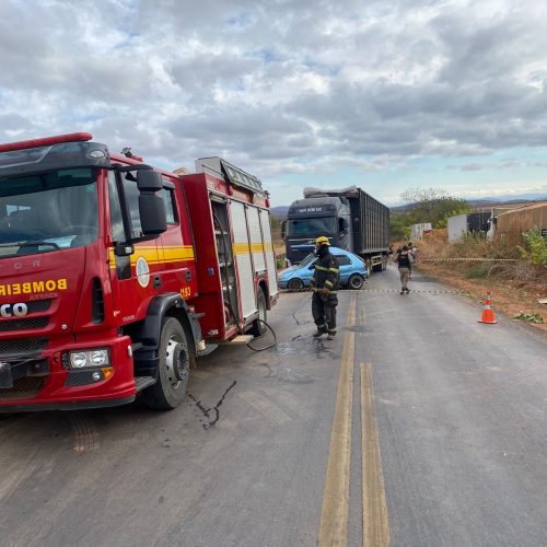 Colisão na MGC-122 deixa uma mulher morta e outra ferida em Espinosa