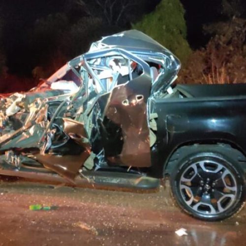 Homem morre em colisão entre caminhonete e caminhão na BR-365, em Claro dos Poções