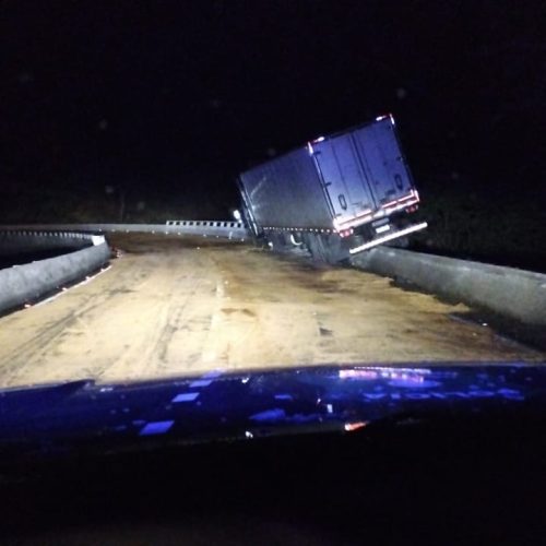 Atualização: BR-365 em Montes Claros permanece totalmente interditada nesta manhã de segunda (20/10)