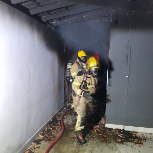 Residência é tomada pelas chamas em Montes Claros; suspeita é de curto-circuito