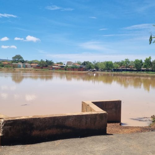 Chuva provoca alagamentos e atinge 23 residências em Capitão Enéias