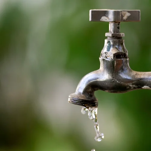Manutenção emergencial pode causar intermitência no abastecimento de água em Montes Claros