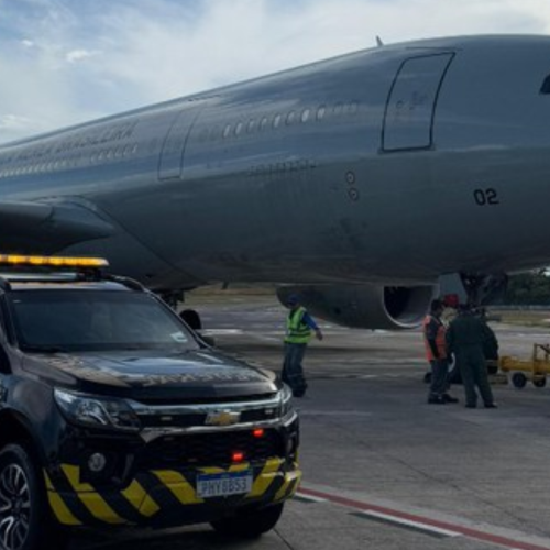 Avião que transportava mineiros deportados pelos EUA fez pouso forçado em Manaus