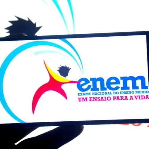 IA transforma rotina de estudos e desafia cursinhos tradicionais na preparação para o Enem