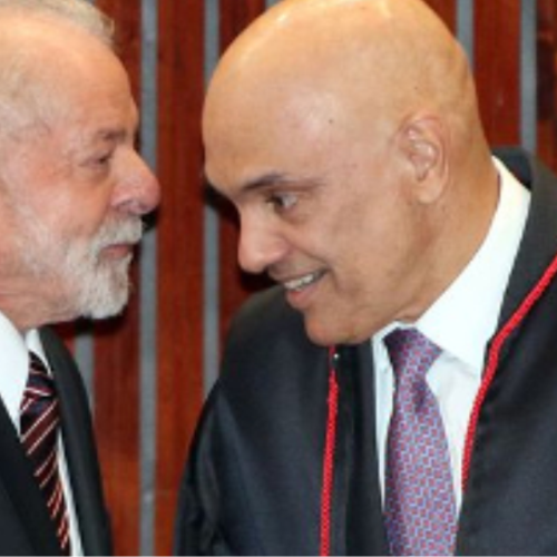 O presidente Lula conversa com o ministro Alexandre de Moraes, do STF