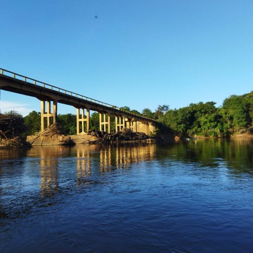 Proibido o trânsito de carretas e ônibus na BR 365 em ponte sobre Rio das Velhas