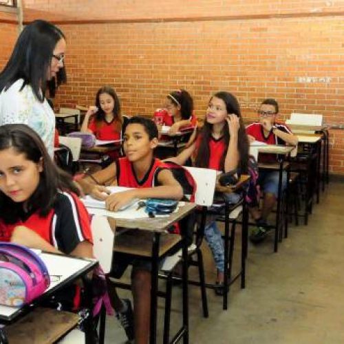 Alunos em sala de aula - Foto: Omar Freire/Imprensa MG