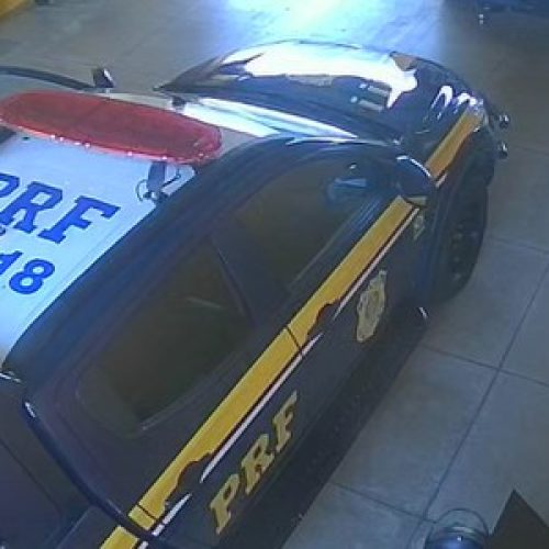 Ação rápida de polícial rodoviário salva bebê de um mês, engasgado